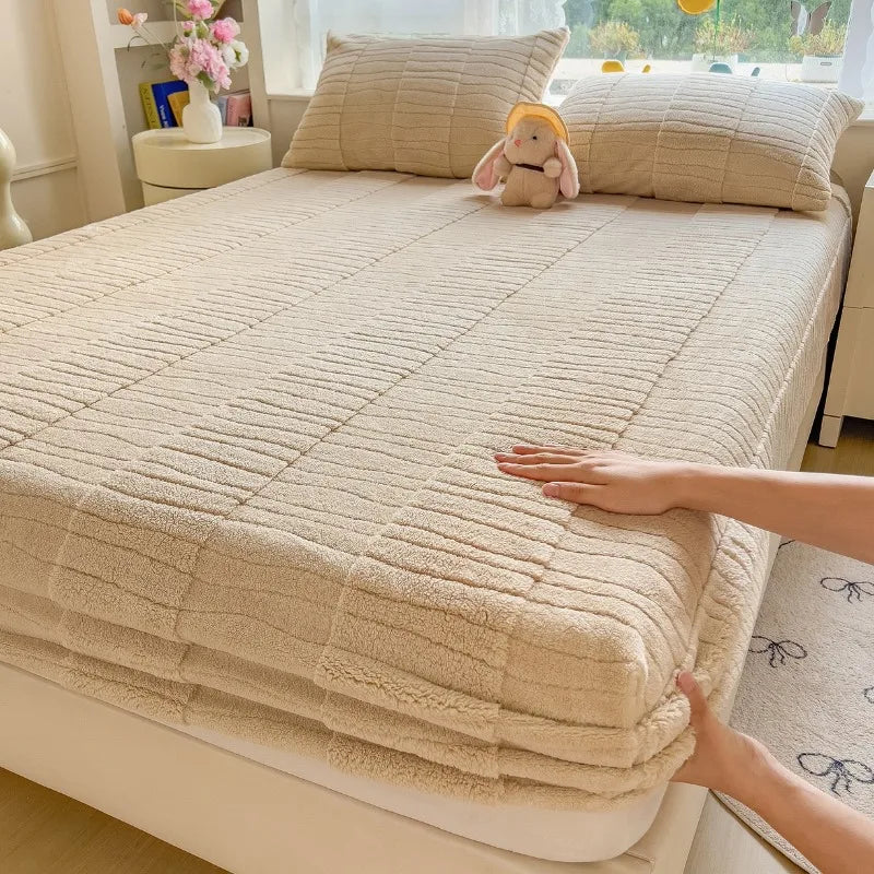 New Winter Thicken Velvet Bed Sheet Set with Pillowcase Warm Soft Plush Queen King Bed Fitted Sheet Set Jacquard Mattress Cover